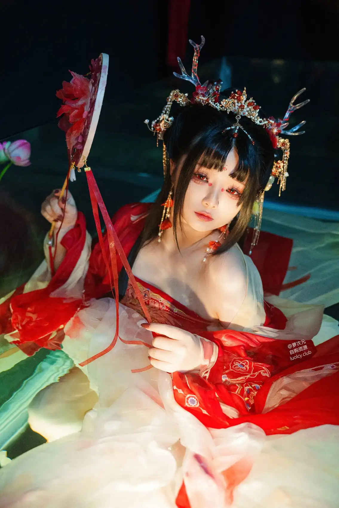 落落Raku - Cosplay Red Dragon Princess